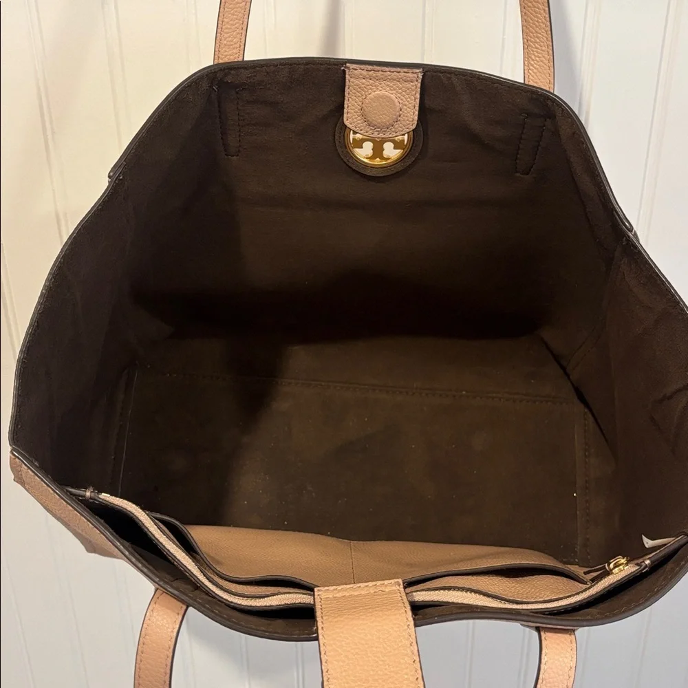 Tory Burch Carson Tote in Devon Sand with Gold Accent